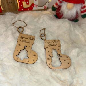 Chaussette de Noël personnalisée en bois – Ornement prénom gravé, décoration sapin festive artisanale