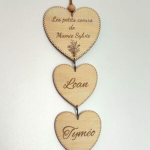 Décoration murale en bois gravé – Les petits cœurs de Mamie – Cadeau personnalisé enfants/petits-enfants