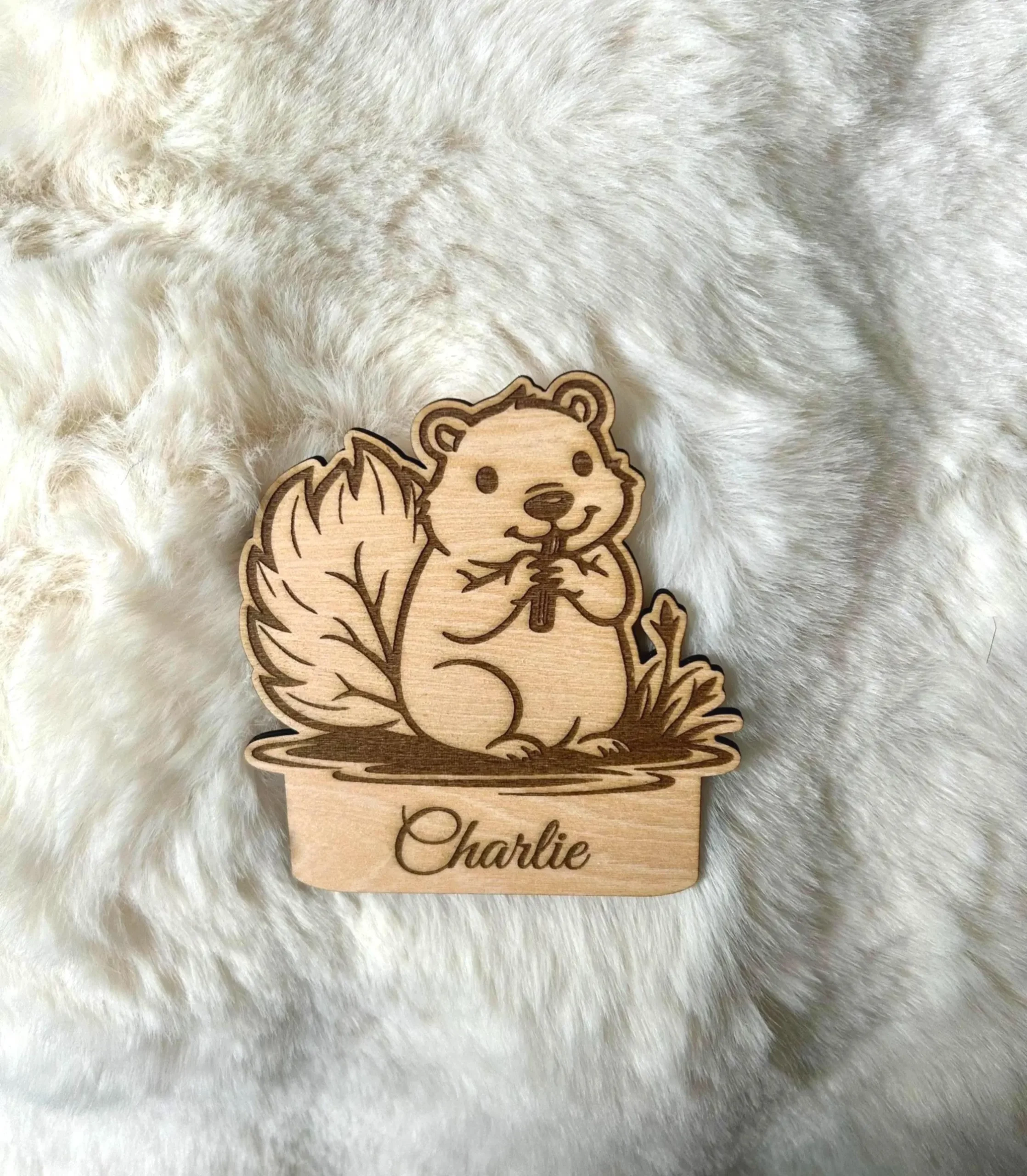 Marques-places personnalisés en bois – Animaux de la forêt – Prénom gravé – Baptême fille ou garçon – Image 11