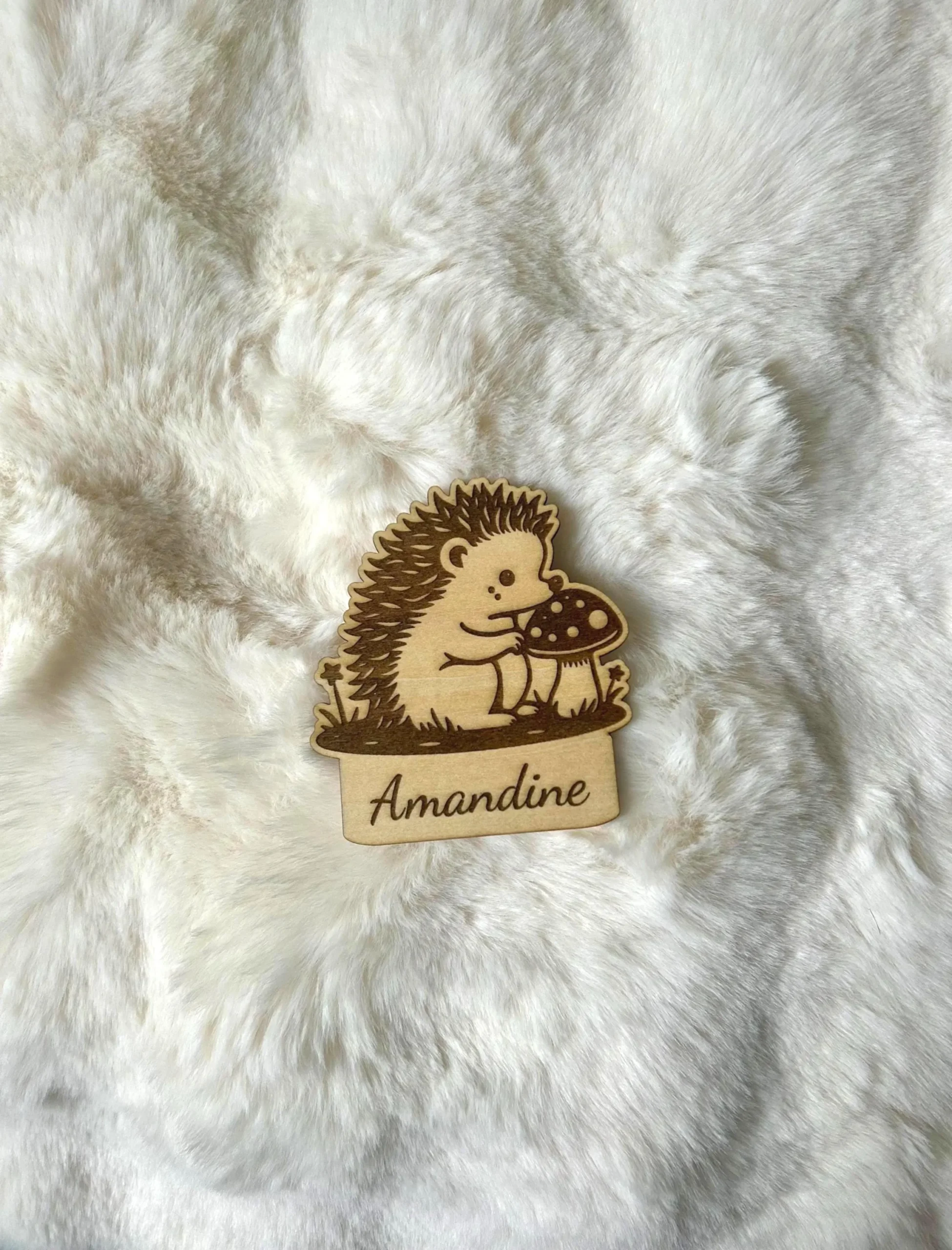 Marques-places personnalisés en bois – Animaux de la forêt – Prénom gravé – Baptême fille ou garçon – Image 7