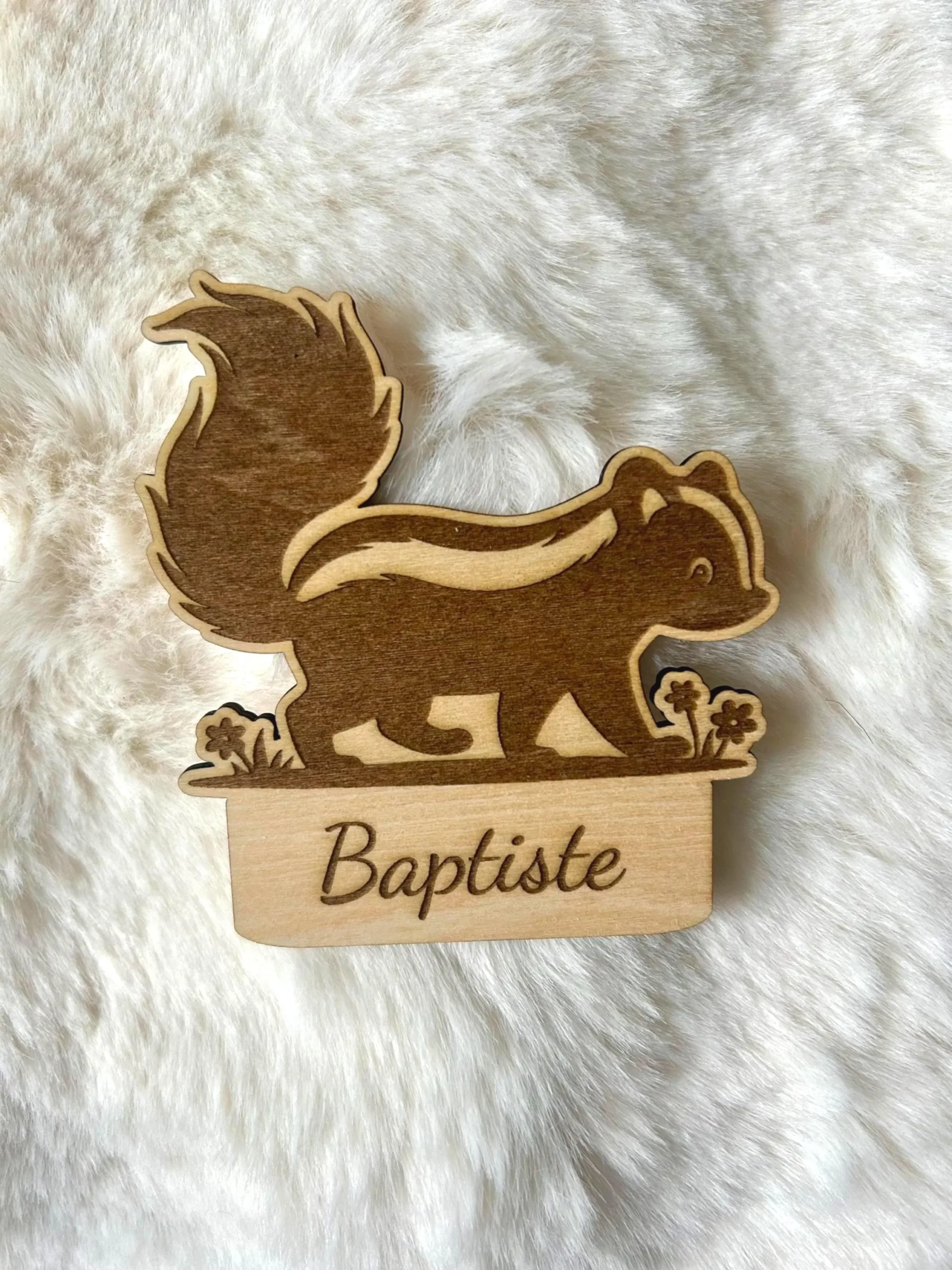 Marques-places personnalisés en bois – Animaux de la forêt – Prénom gravé – Baptême fille ou garçon – Image 9