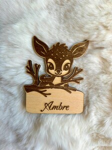 Marques-places personnalisés en bois – Animaux de la forêt – Prénom gravé – Baptême fille ou garçon – Image 17