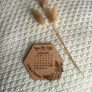 Save the Date mariage bois personnalisé – Magnet calendrier gravé – Annonce mariage originale – Cadeau invités – Bois naturel FSC