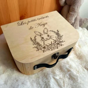 Valise à souvenirs bébé Personnalisé en bois – Cadeau naissance ou anniversaire/Baptême –  illustration Lapin et couronne florale.